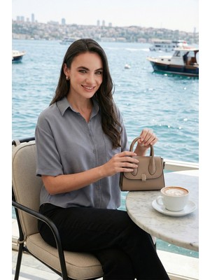 Lela  Regular Fit Göğüs Cepli Kısa Kollu Gömlek Bayan Gömlek 6779324