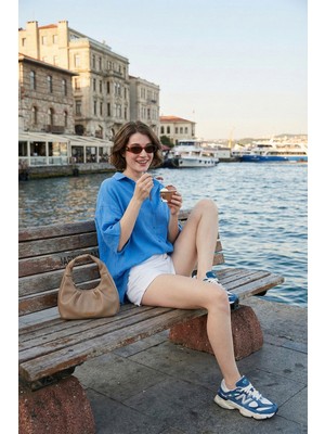 Lela Pamuklu Regular Fit Yırtmaçlı Kısa Kollu Gömlek Kadın Gömlek CF25S166965