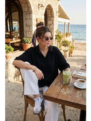 Lela Pamuklu Regular Fit Yırtmaçlı Kısa Kollu Gömlek Kadın Gömlek CF25S166965