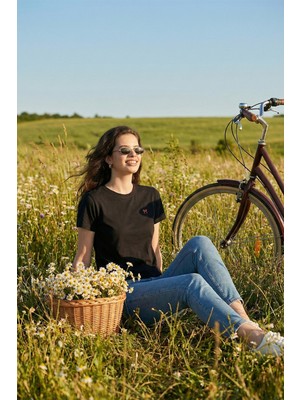 Lela Pamuklu Slim Fit Bisiklet Yaka Minimal Işleme Detaylı T Shirt Bayan T Shirt 5866398