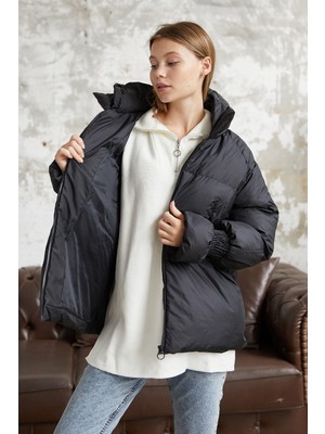 inStyle Monika Kolları Büzgülü Kısa Mont - Siyah