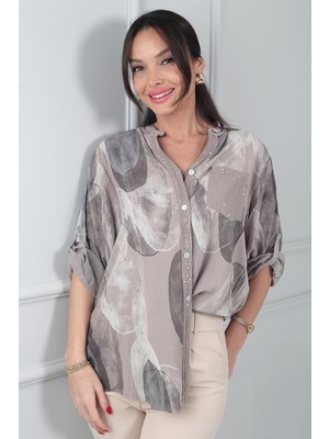 By Saygı Kadın Pul Detaylı Tek Cepli Ithal Baskı Desen Viskon Oversize Gömlek