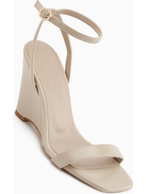 Limoya Novah Bej Bilekten Bağlamalı Kadın Dolgu Topuklu Sandalet