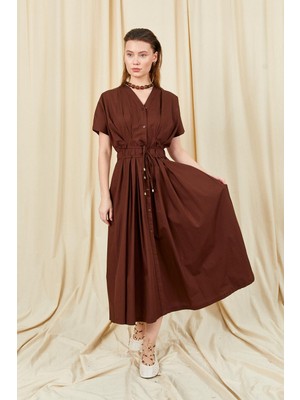 Tena Kadın Kahve 199 Düşük Kol Pile Detayli Önü Düğmeli̇ Popli̇n Elbi̇se