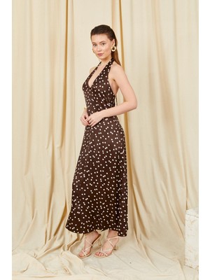 Tena Kadın Kahve 5703 Boyundan Bağlamalı Puantiye Desenli Uzun Saten Elbise