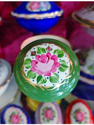 Manushum El Boyama Porselen Kapaklı Yuvarlak Lokumluk-Yeşil