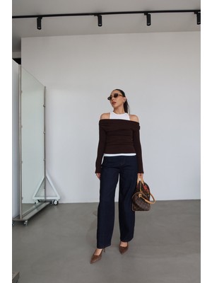 Özge Özgenç Paça Detaylı Kontrast Dikiş Mom Jean