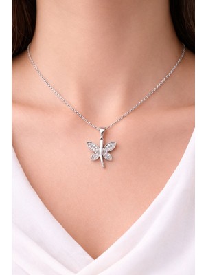 Herşey Nota Kelebek Figürlü Taşlı Kolye – Gümüş Renk Zarif Kadın Kolye