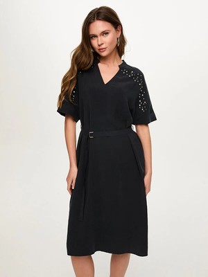 Faik Sönmez Omuzu Trok Taş Detaylı Beli Kemerli Modallı Elbise S26ELB039