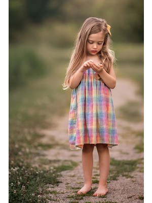 Antebies Gökkuşağı Ekose Poplin Gipeli Göğüs Detaylı Askılı Kız Çocuk Elbise
