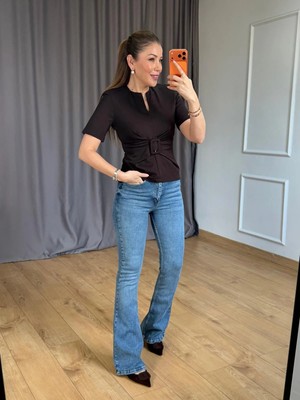 Size Özgü Kahve Toka Detay Bluz