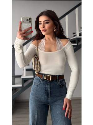 Elisin Ekru Boyundan Dantelli Kayık Yaka Bluz
