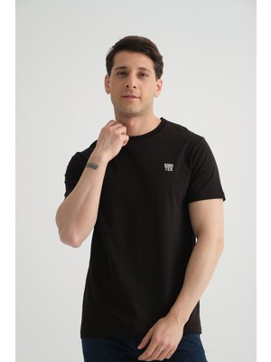 Siyah Shooter Erkek Pamuklu Esnek T-Shirt  Standart Kalıp Minimal Logolu L