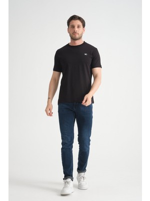 Siyah  Erkek T-Shirt Nefes Alabilen Esnek Pamuklu Kumaş Regular Kalıp Minimal Logolu S