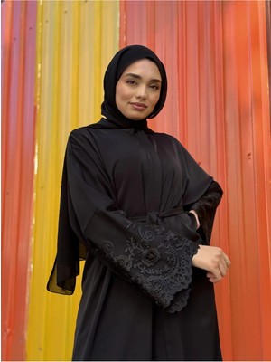 Modaco Mina Ferace: Dubai Krep Fermuarlı & Kuşaklı (Rahat Kalıp)