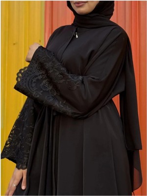 Modaco Mina Ferace: Dubai Krep Fermuarlı & Kuşaklı (Rahat Kalıp)