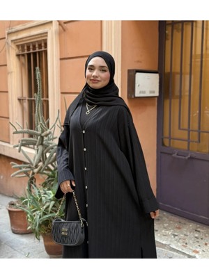 Modaco Düğmeli Ferace Detaylı ve Yırtmaçlı