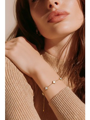 Kadın Altın Renkli Paslanmaz Çelik 5’li Beyaz Yonca Şans Bilekliği