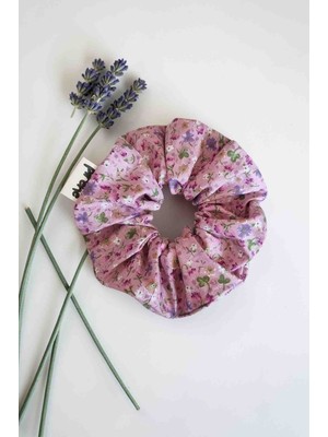 Pirene Arts Arts Violet Soft Scrunchie – Çiçek Desenli Saç Tokası