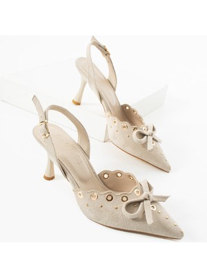 Kadın Bej Sivri Burun Topuklu Ayakkabı Fiyonklu Metal Detaylı Ince Topuk Arkası Açık Belena