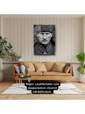 Glitglass Atatürk Askeri Üniformalı Siyah Beyaz Fotoğraf Temperli Cam Tablo