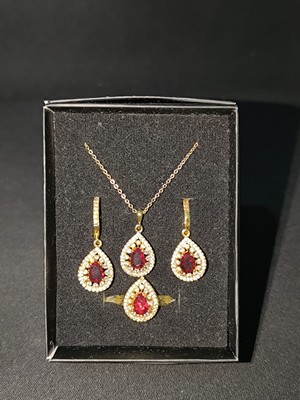 Vulwox Saray Işıltısı Damla Taşlı Takı Seti.