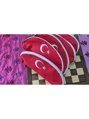 Özgürce Kırmızı Bayrak Nakışlı Şık Makyaj Çantası, Pratik ve Modern Tasarım