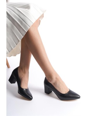 Difolia Kadın Siyah Deri 6 cm Kalın Topuklu Hafif Sivri Burunlu Klasık Ayakkabı