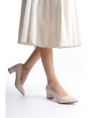 Difolia Kadın Krem Deri 6 cm Kalın Topuklu Hafif Sivri Burunlu Klasık Ayakkabı