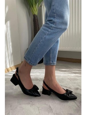 Difolia Siyah Cilt Arkası Acık Sivri Burun Fiyoklu Detaylı 4 cm Topuklu Ayakkabı