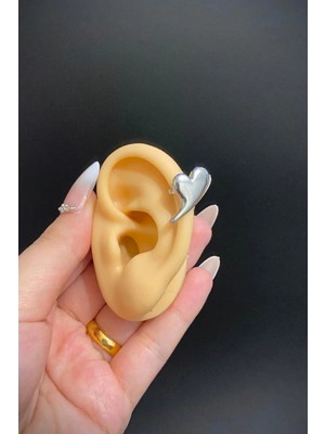 Blisse Piercing Gümüş Renk Kalp Figürlü Çelik Ear Cuff – Deliksiz, Sıkıştırmalı Kıkırdak Küpe