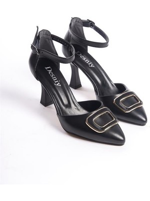 M&B COLLECT Kadın Siyah Cilt Bilekten Bağlamalı Kare Tokalı Yanı Acık Kadeh Topuklu Ayakkabı