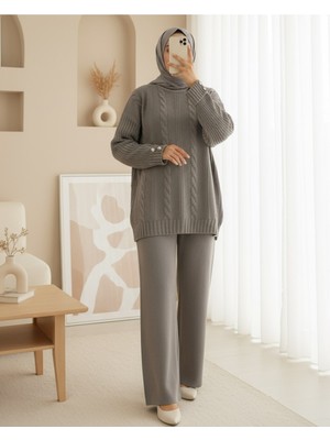 Modamorfo Saç Örgü Desen Kolu Düğme Detaylı Triko Takım -Toprak