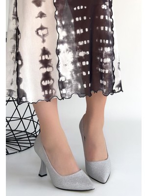 Alfaze Gümüş Saten Sivri Burun Topuklu Ayakkabı Topuk Boyu 8,5 cm