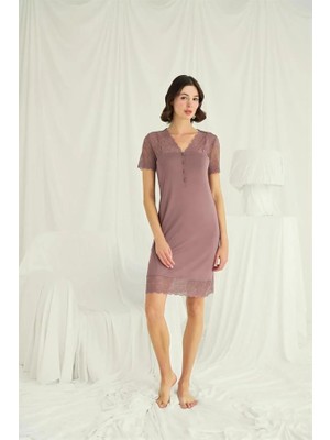 MOTTO10 Butik Yakası Kolu Omzu ve Eteği Dantelli Önü Düğmeli Gecelik