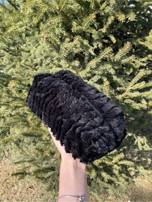 Özgürce Şık Siyah Simli Peluş Makyaj Çantası, Pratik ve Zarif Tasarım