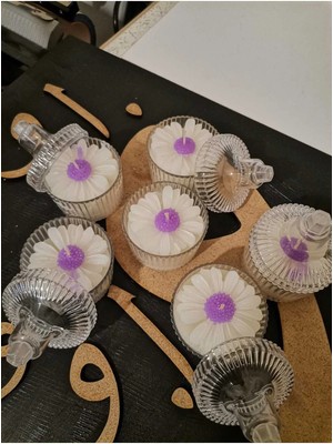 Bernami Düğün Pinterest Dekoratif Mum Papatya Kokulu Mum, Mor Papatya Mum, Mika Kutulu Papatya Mum - 1 Adet