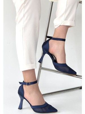 Alfaze Lacivert Saten Kemerli Sivri Burun Topuklu Ayakkabı Topuk Boyu 8,5 cm
