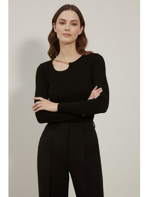 Hsc Bilişim Kadın Siyah Pamuklu Kaşkorse Zincir Detaylı Pencere Yaka Cut Out Slim Fit Esnek Bluz