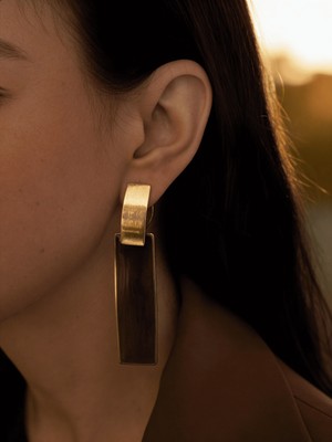 MonCherietr Noir Gold Siyah Detaylı Dikdörtgen Uzun Küpe