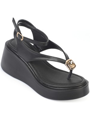 Capone Outfitters Sandy Dolgu Topuklu Parmak Arası Bilekten Bantlı Kadın Sandalet