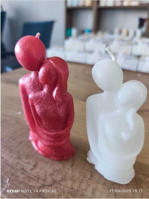 Bernami Dekoratif Pinterest Kokulu Sevgili Sarılan Çift Mum Kırmızı Beyaz Set - 1 Adet