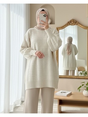 Modamorfo Kare Desenli Yırtmaçlı Yumoş Triko Tunik -Ekru