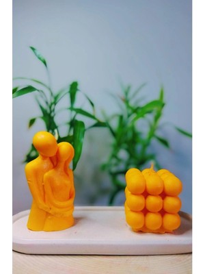 Bernami Dekoratif Pinterest Sarılan Çift ve Bubble Detaylı Sunum Tabağı Içinde %100 Soya Wax Dekoratif Hediyelik 3'lü Mum Seti