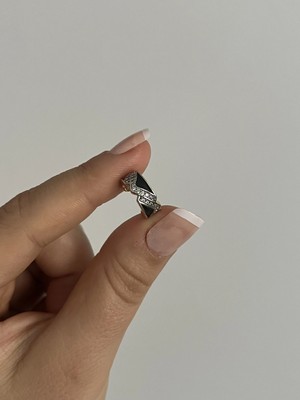 Ithal Vip Siyah Renk Detay Zirkon Taşlı Kıkırdak Küpe