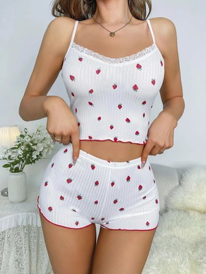 Liyuza Beyaz Üstüne Çilek Desenli Askılı Şortlu Pijama Takımı