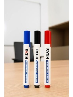 Karokstore 3'lü Tahta Kalemi Seti, Siyah, Mavi ve Kırmızı Renk, Yuvarlak Uçlu, Toxic Içermez, EN71 Sertifikalı, ISO9001 Belgeli, Kolay Silinebilir, Okul ve Ofis Tipi Tahta Kalemi, Silgi Hediyeli