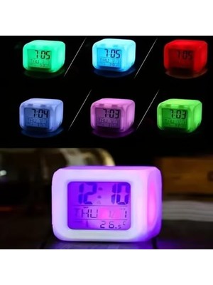 Karokstore Masa Saati Renk Değiştiren Termometreli Küp Şeklinde Dijital Masa Saati: Alarm, Termometre ve Tarih Özellikli Şık Tasarım