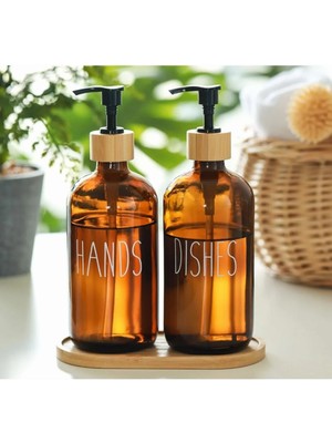 Cam Dispenser Seti – 2’li Amber Şişe (Hands & Dishes Etiketli), Bambu Kapaklı, Sıvı Sabun & Deterjan