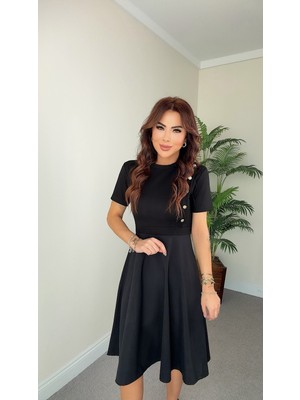 Kendim Fashion Kadın Kısa Kollu Bisiklet Yaka Gold Düğme Detay Midi Boy Elbise